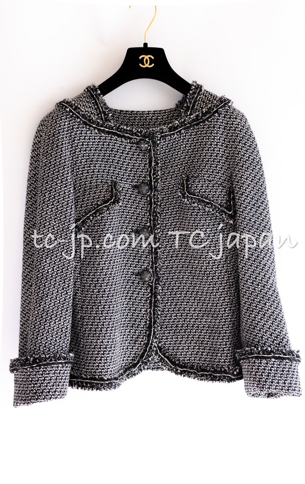 CHANEL - 75万 シャネル ジャケット CHANEL  グレー ブラック 黒 リネン ウール ツイード 貴重なグリポア 宝石 ボタン ノーカラー コートカーディガン 36 38 75万 シャネル ジャケット CHANEL グレー ブラック 黒 リネン