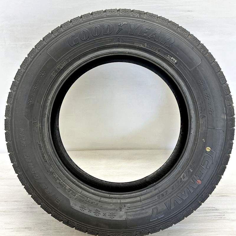195 65R16 GOODYEAR ICE NAVI 7 1本 スタッドレスタイヤ グッドイヤー アイスナビ 7 アテンザスポーツ アテンザスポーツワゴン アテンザセダン アウディA4 ライズ テリオスキッド などに タイヤ 16インチ