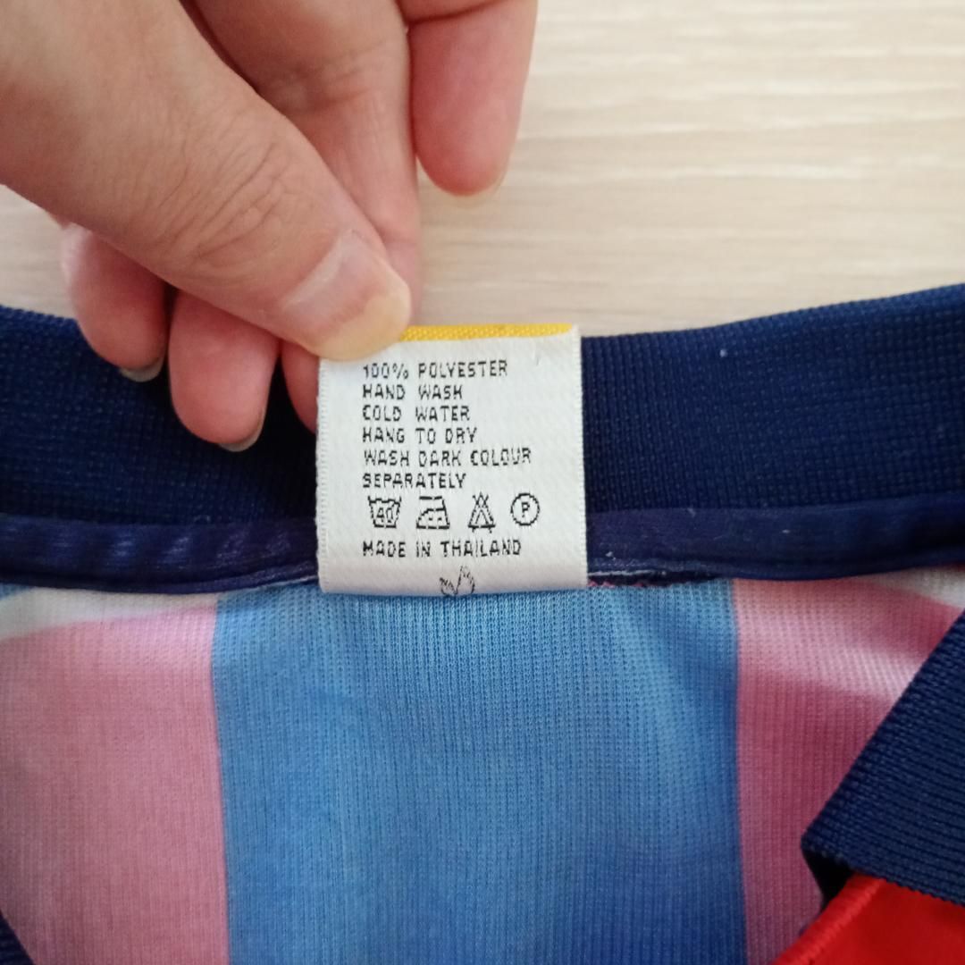 FCバルセロナ 90s Vネック ユニフォーム 復刻版 - メルカリ