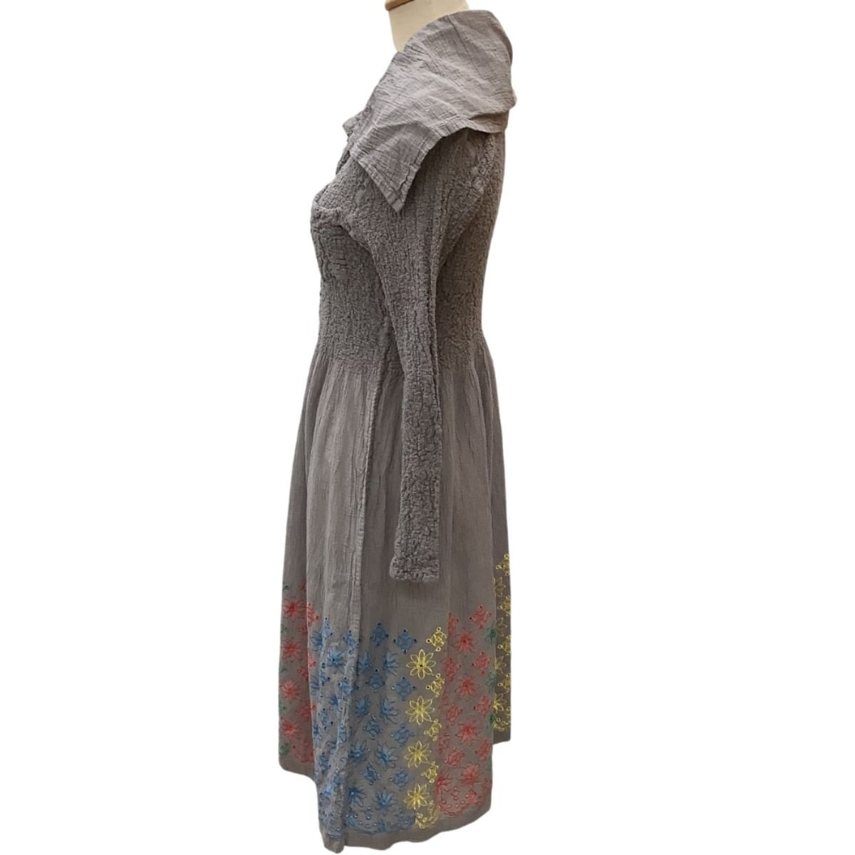 ISSEY MIYAKE me イッセイミヤケ ミー 変形 ワンピース 裾刺繍 花柄 MI92FK348 グレー