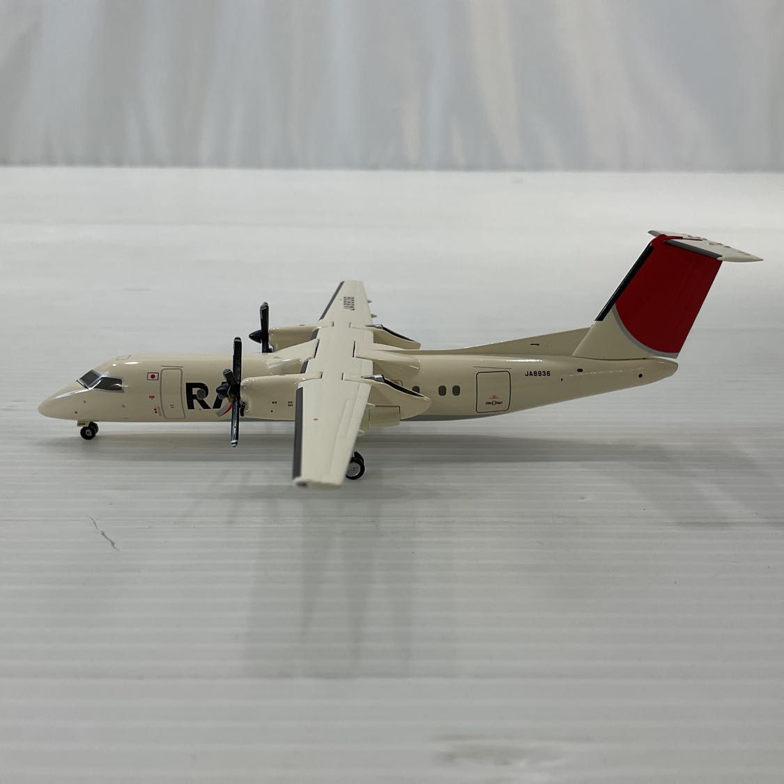 飛行機 模型 1/200 航空機 琉球エアーコミューター DHC8-Q400 - 航空機