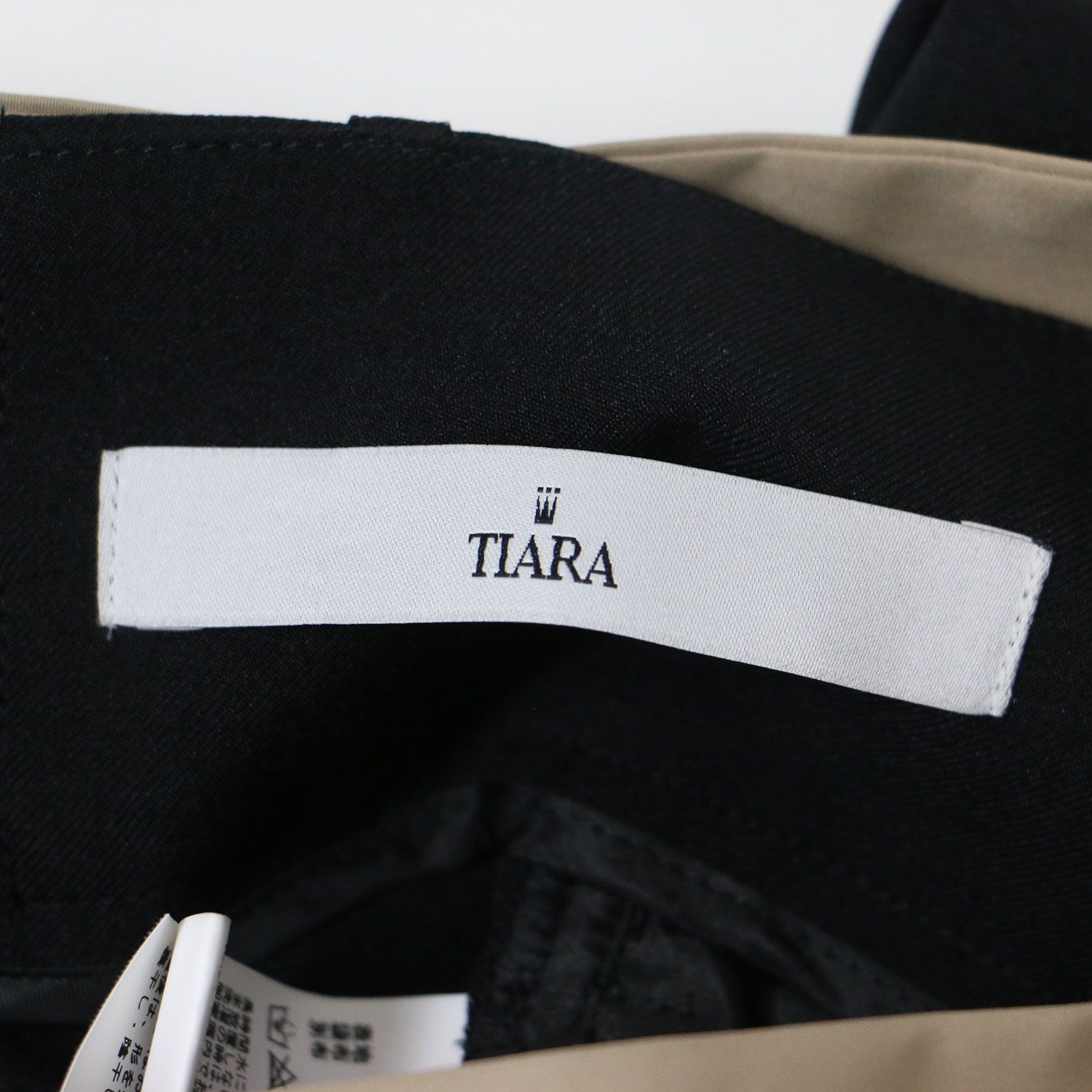 新品 TIARA ティアラ パンツ テーパードパンツ 24春夏 ブラック