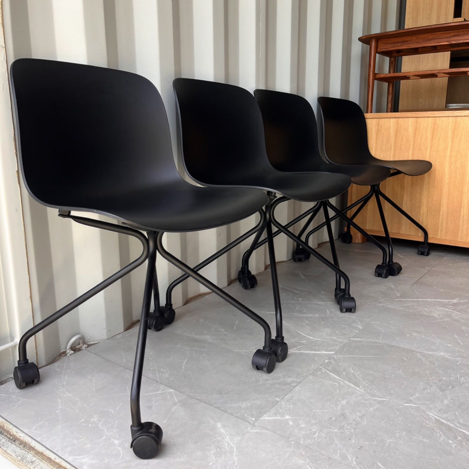 OHチェアソフトフィットチェア / RZC-605BK ブラック(cm-494680)[台] | ナカバヤシ ソフトフィットチェア ブラック RZC-605BK 固定ひじ置き付きセット | デスクチェア | 文房具・オフィス用品