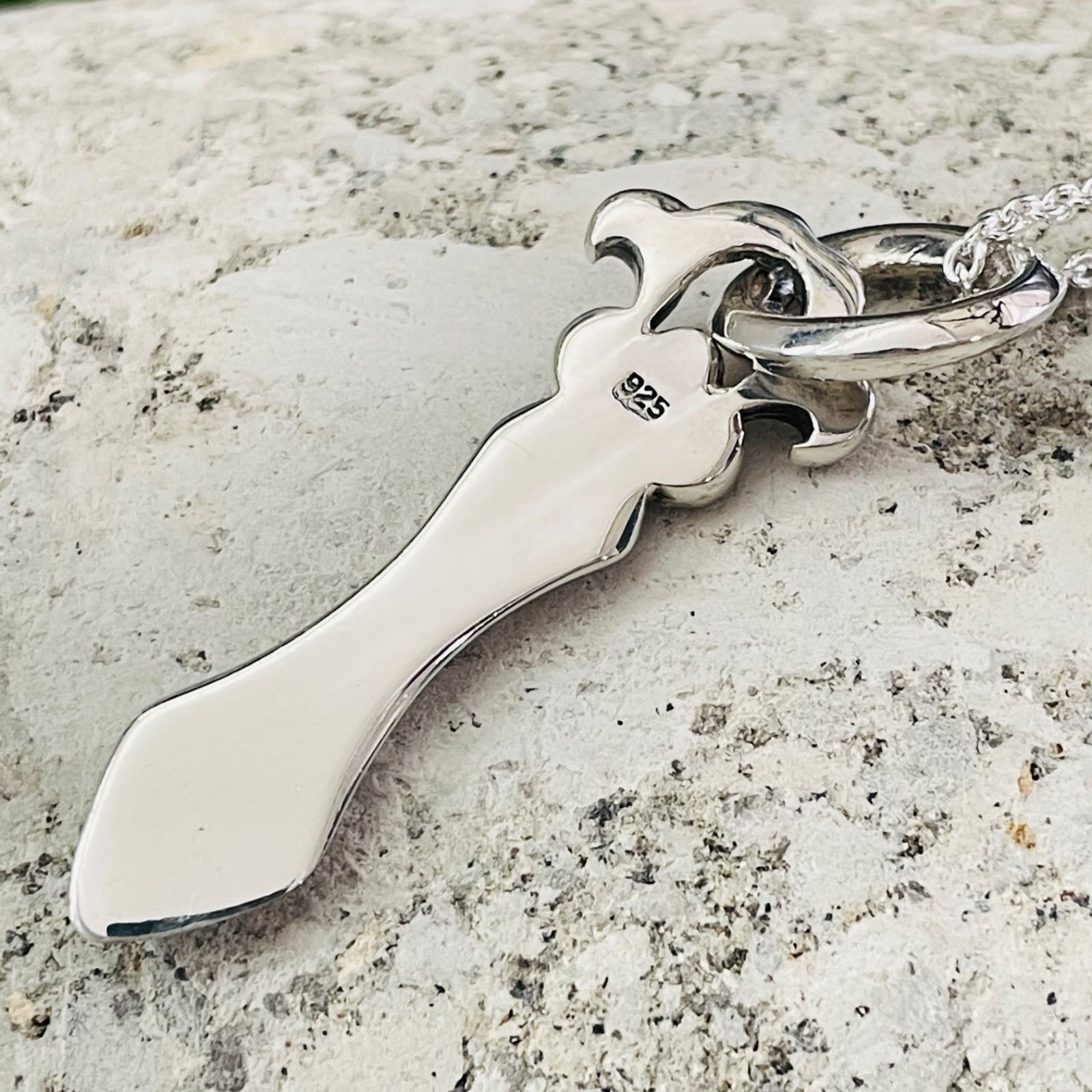 SV925 シルバー ネックレストップ 剣 ソード - メルカリ