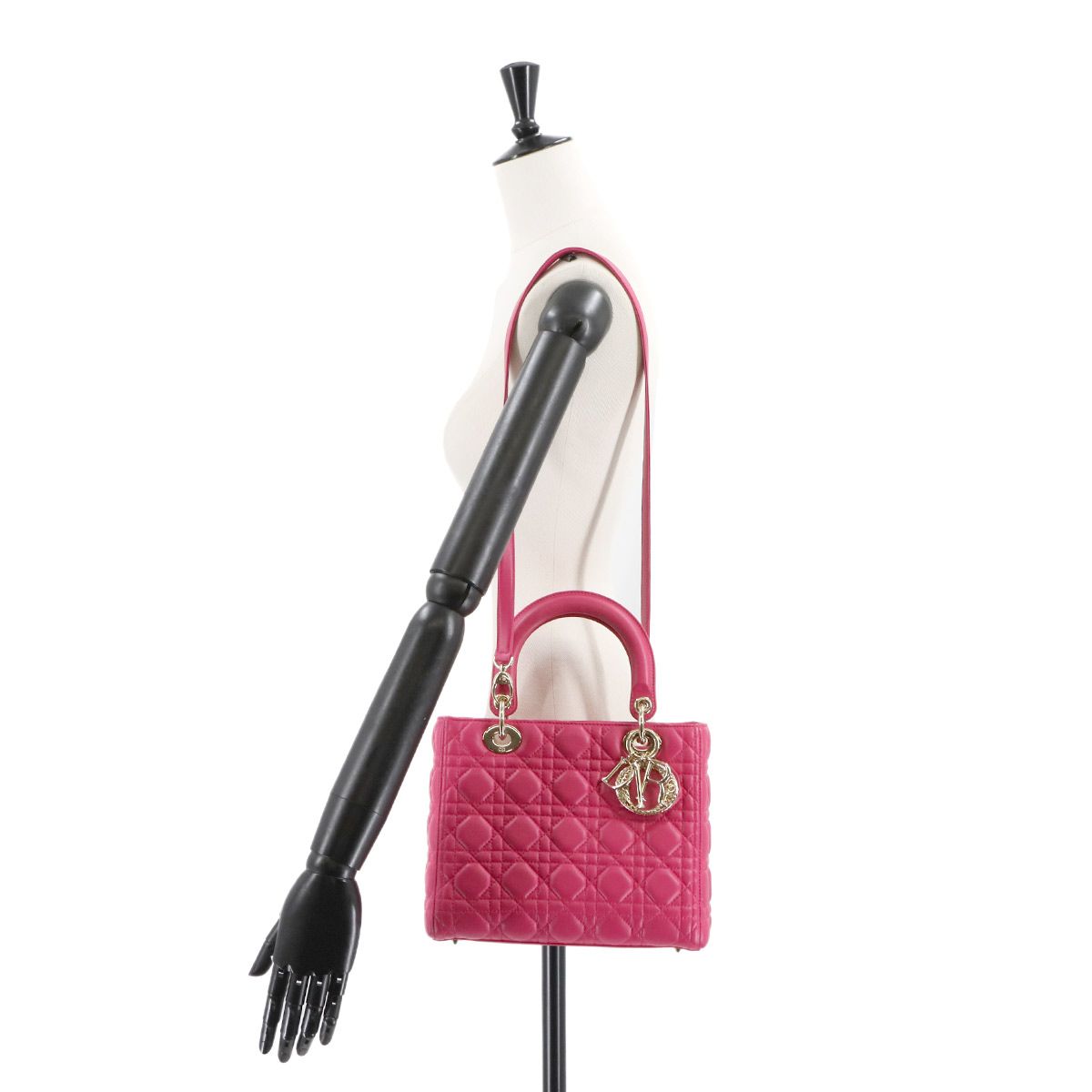希少 Christian Dior パイソンレザー キーチャーム ロゴ パンプス ディオールのパンプス「J'ADIOR」登場 - ロゴ刺繍のリボン