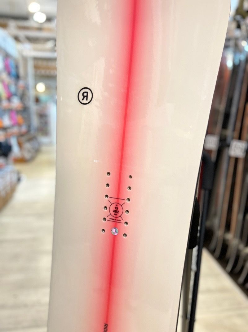 ラスト1点】 レディース スノーボード 板 型落ち 旧モデル 147cm