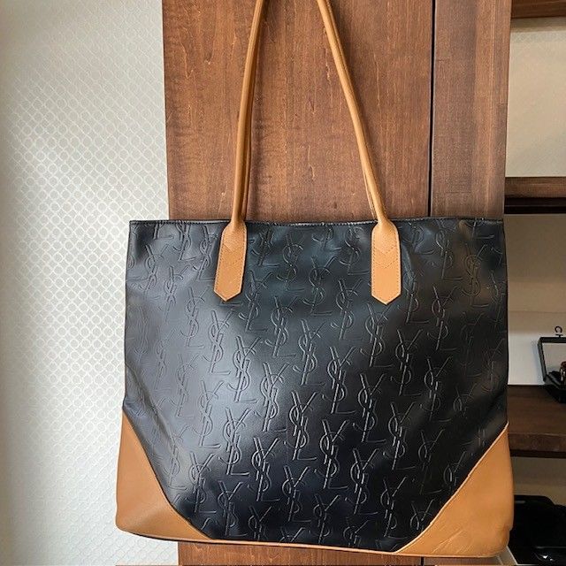 イヴサンローラン YvesSaintLaurent エンボスロゴ型押し PVCキャメル 