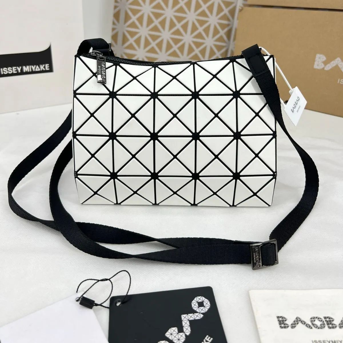 BAO BAO ISSEY MIYAKE ショルダーバッグ ハンドバッグ ブラック/ホワイト R1127 - メルカリ