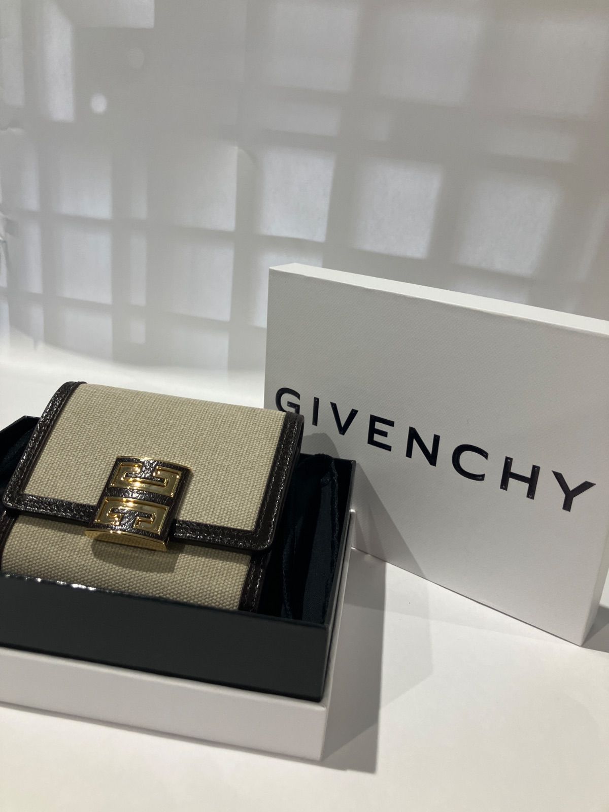 品 ジバンシー 三つ折り財布