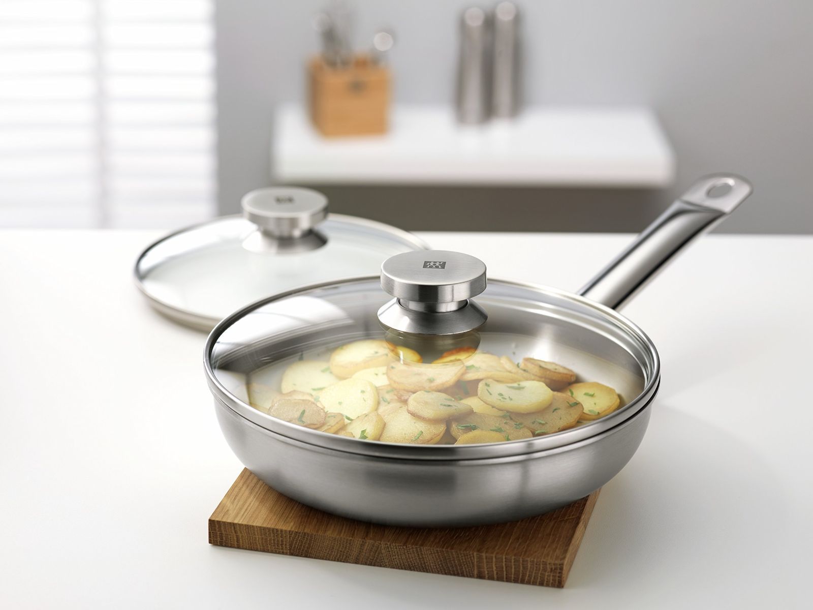 ZWILLING Moment 28cm フライパン ガラス蓋付き ヘンケルス ツヴィリング モーメント ミルクパン ガラス蓋付 | ツヴィリング