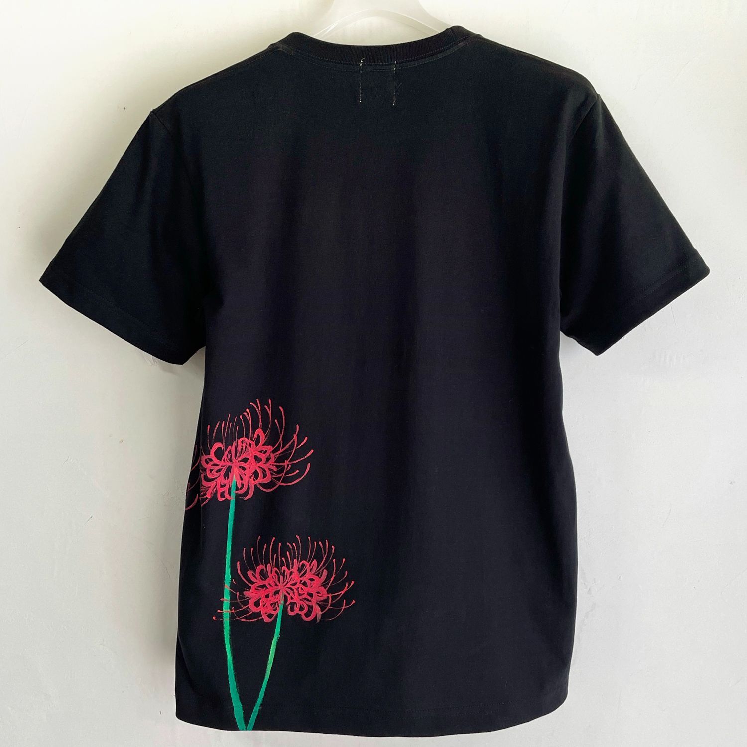 彼岸花柄Tシャツ ブラック 手描きで描いた彼岸花柄Tシャツ