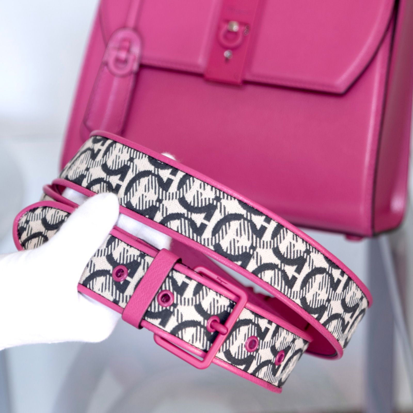 サルヴァトーレフェラガモ】 Boxyz ミディアム ショルダーバッグ  