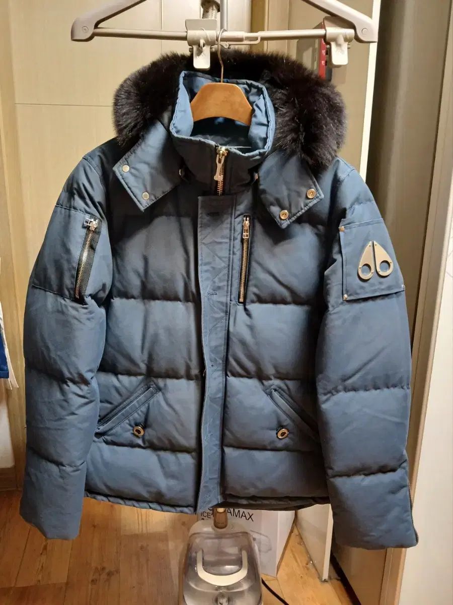 S overfit stitch jacket enamel From Classic Jacket to Wearable Art