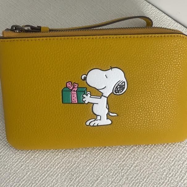 コーチ新品【COACH X PEANUTS】コーナー ジップ リストレット・スヌーピー プレゼント モチーフ