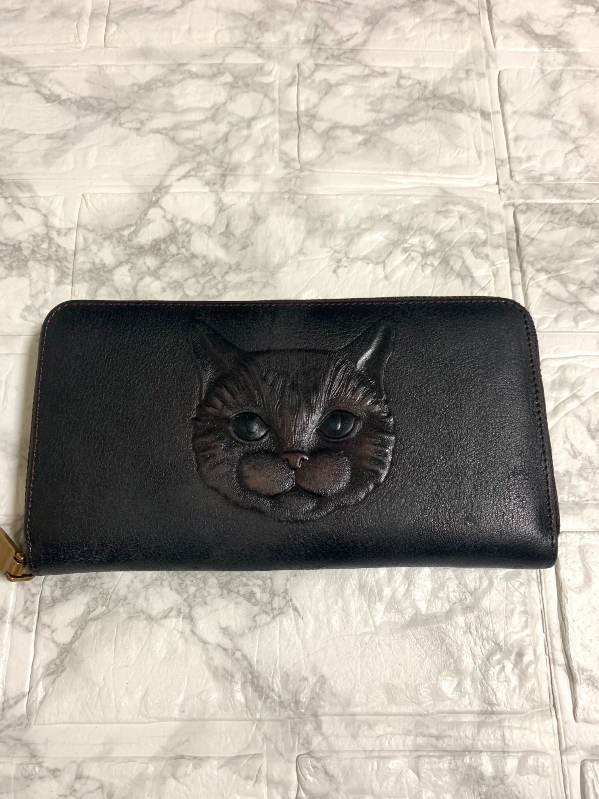 本革 長財布 猫柄 ネコデザイン かわいい おしゃれ ラウンドファスナー 
