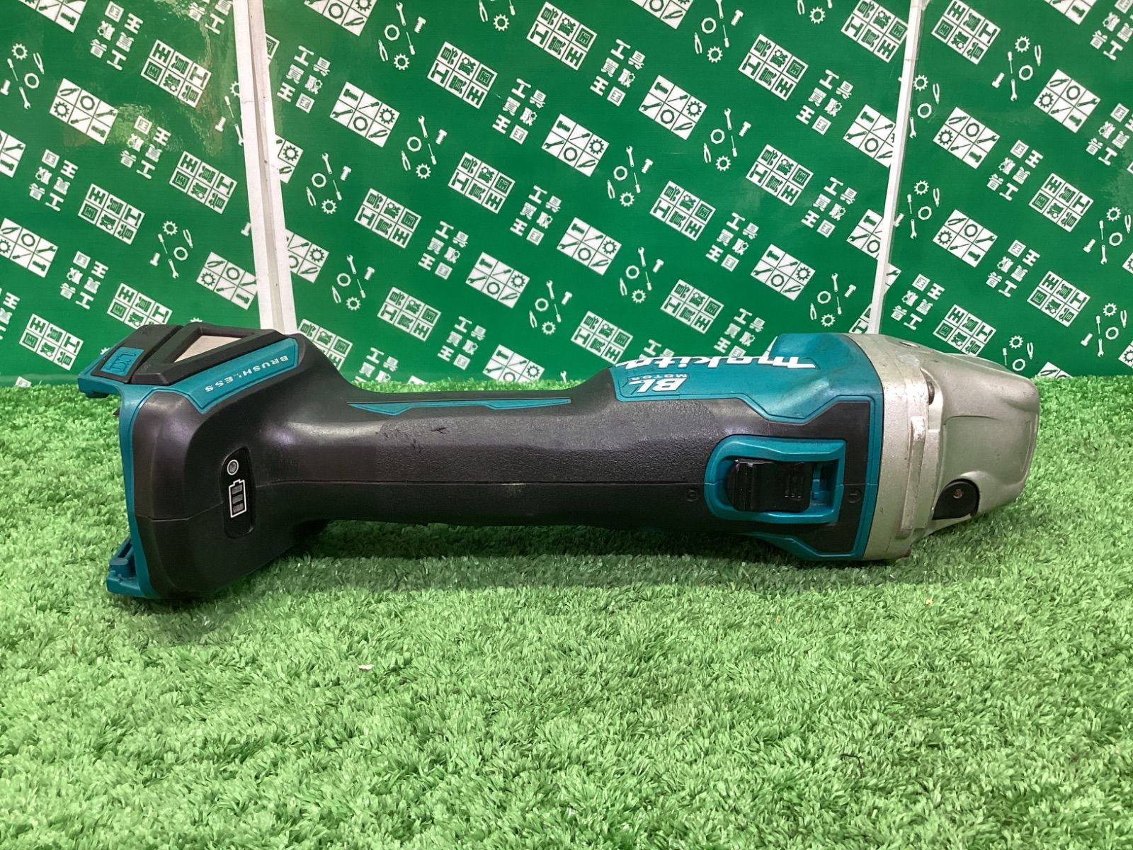 マキタ GA403D 充電式ディスクグラインダー【リライズ野田愛宕店】【店頭取引限定】【中古】管理番号：2400010105982 マキタ GA403D 充電式ディスクグラインダー【リライズ野田愛宕店