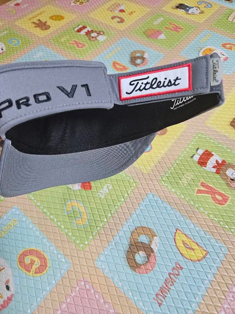 ほぼ新品) タイトルリスト ゴルフ サンバイザー グレーオス free