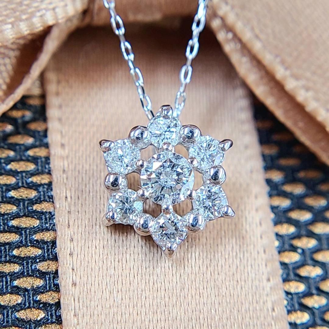 キラキラ☆ 雪の結晶 0.3ct ダイヤモンド K18 wg ペンダント 鑑別書付