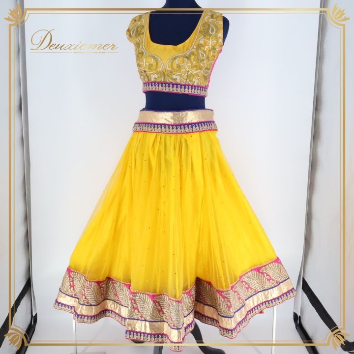 ベリーダンス ボリウッド 衣装 上下セット イエロー系 黄色 ゴールド ラメ 柄 模様 光沢 艶 レース 練習 舞台 発表会 イベント コスチューム 黄色ドレス セットアップ 煌びやか フェスティバル 民族衣装 エスニックスタイル