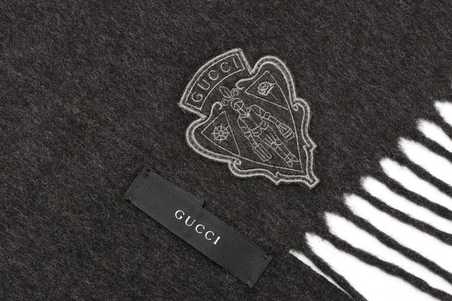 グッチ / GUCCI　マフラー / スカーフ　グレー　【中古】 商品番号 E-157604 グッチ / GUCCI マフラー / スカーフ グレー 【中古】 商品番号 E