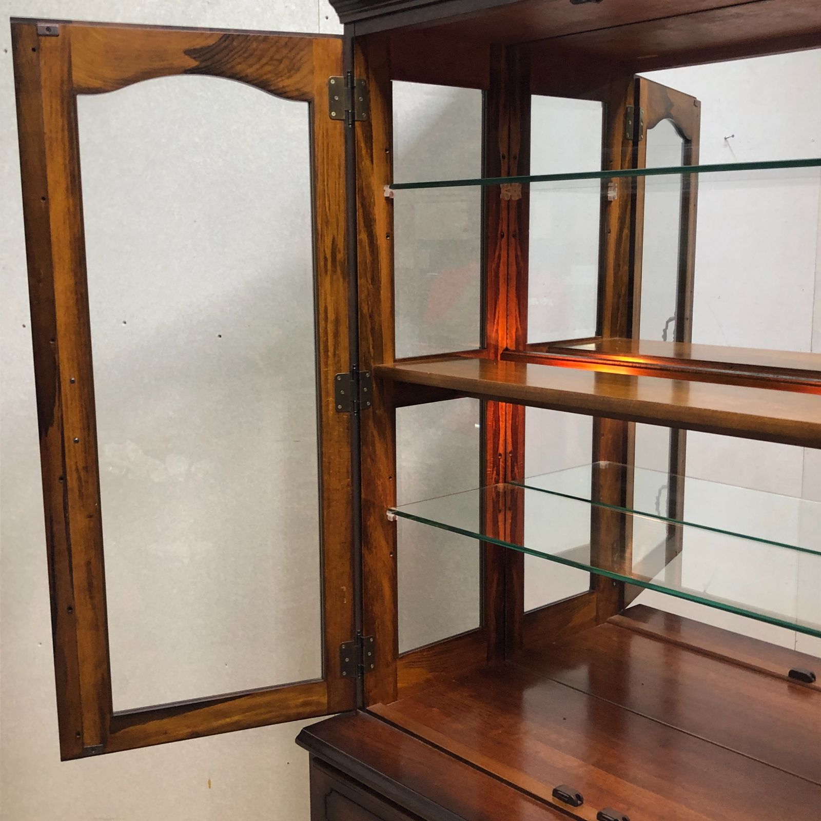 希少3面ガラス採光】【古家具】カリモク 飾り棚 定番 コレクション