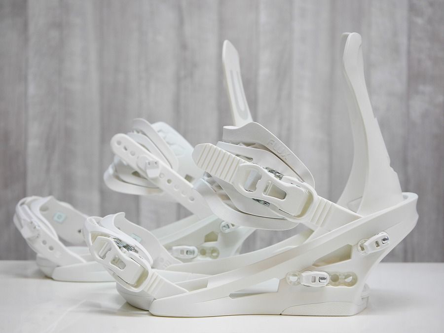 【新品:SALE】25 FLUX DS - WHITE - Mサイズ 正規品 保証付 スノーボード バインディング 新品:SALE】25 FLUX DS - WHITE - Mサイズ 正規品 保証付
