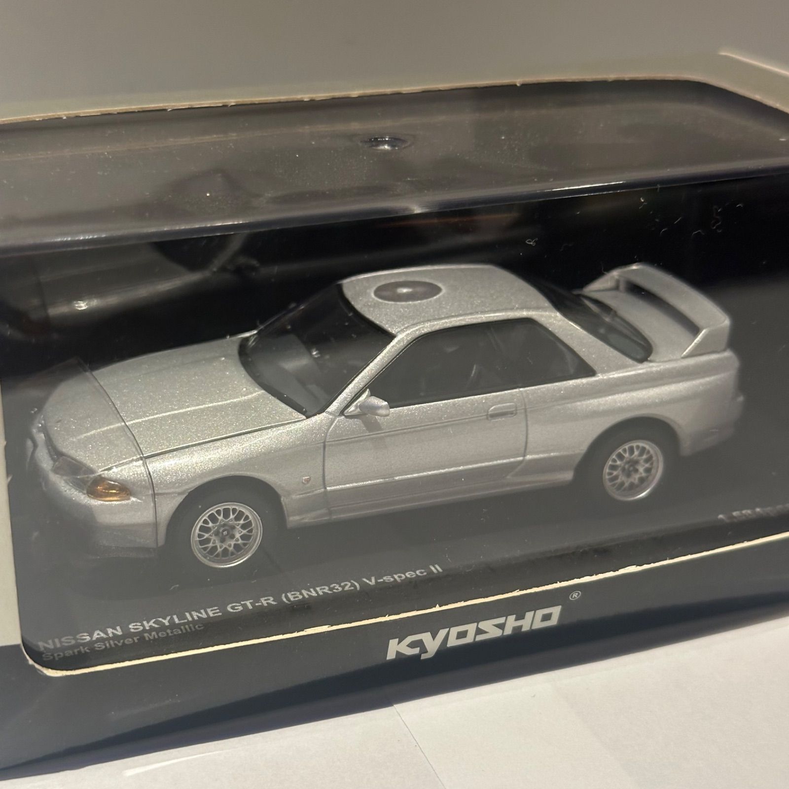 NISSAN SKYLINE GT-R(BNR32)V-specII 色：Spark Silver Metallic