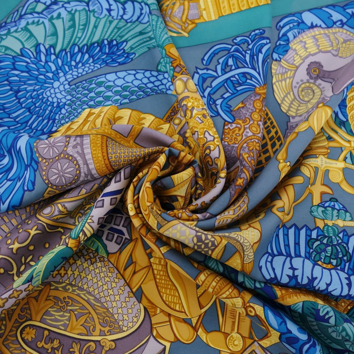 美品 エルメス HERMES スカーフ カレ90 ARMETS et PANACHE 羽飾りの