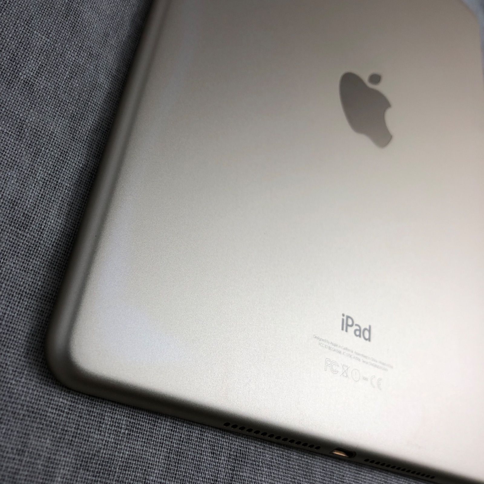 中古)Apple iPad Air 16GB ゴールド MH0W2J A Wi-Fi(220-ud)