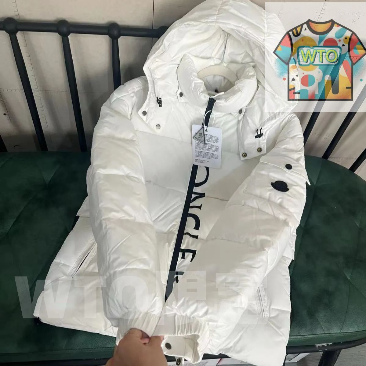新品未使用】MONCLER （モンクレール）白 ダウンジャケット