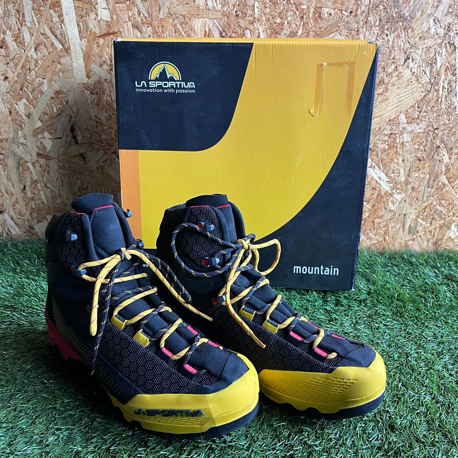 エクイリビウム ST GTX-イエロー×ブラック-MENS-43(27.3cm