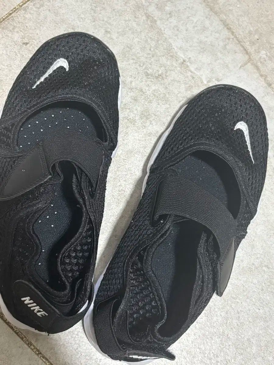 NIKE ナイキ メアリー ジェーン フラット スニーカー 230 ストラップ サンダル エアー リフト キッズ