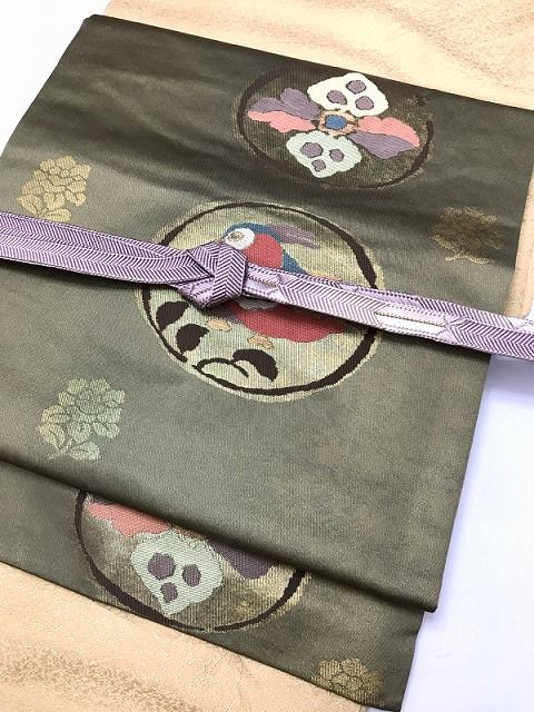 紋八寸名古屋帯　紬織り地　刺繍入り　茶色系　六通柄　正絹　長さ:3㍍44㎝　中古品　美品　紋織り　名古屋帯　F208 クーポンご利用で最大10％OFF!名古屋帯 茶色 九寸 帯 王