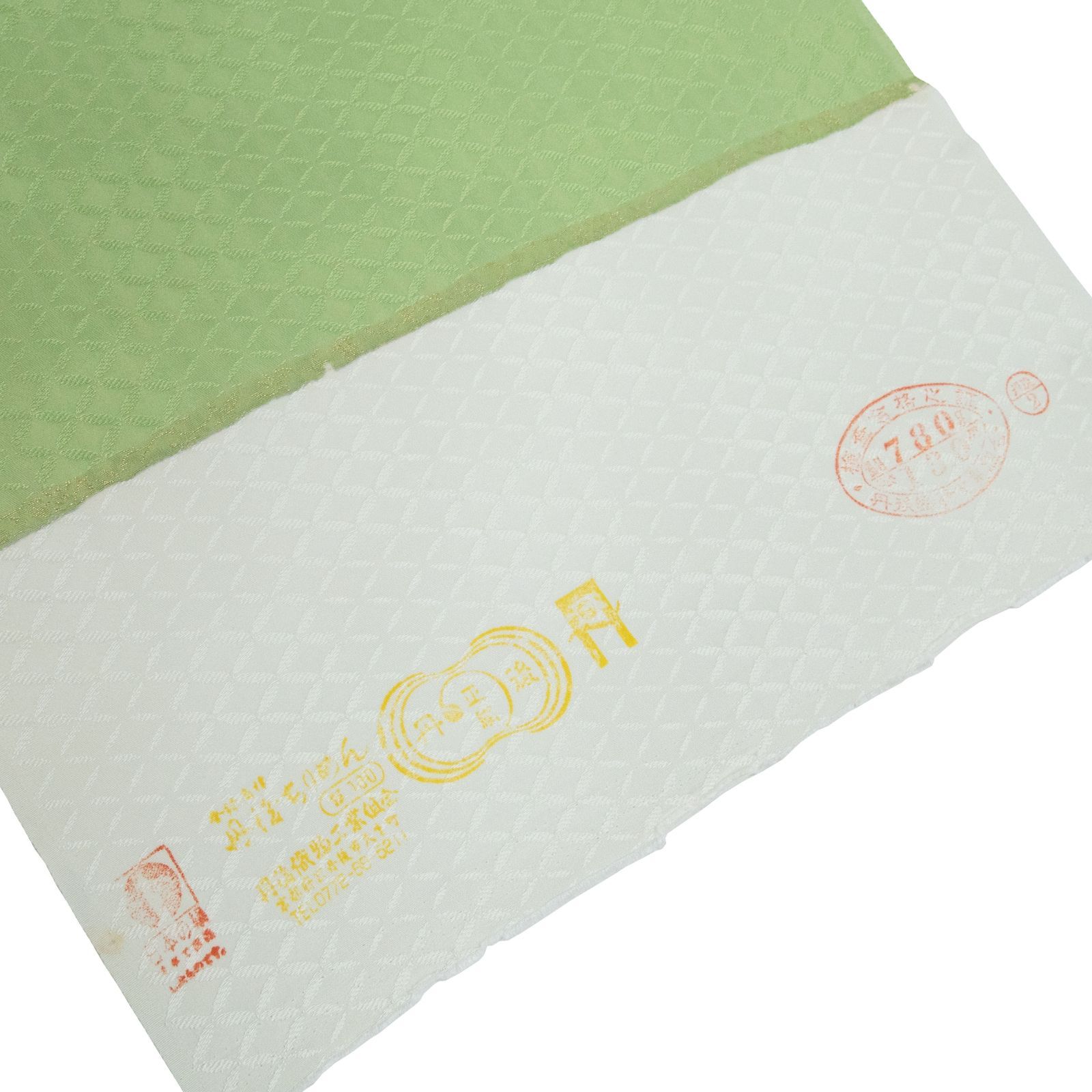 正絹 色無地 重ね地紋 【三松】 銀座【C-2750】染一ッ紋 色無地 松葉色 唐草の地紋（三越扱い