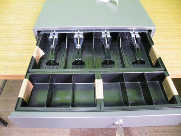 【寺岡精工】新品！ キャッシュドロアー カギ付き■レジスター・POSレジ■V-22 寺岡精工】新品！ キャッシュドロアー カギ付き□レジスター・POSレジ