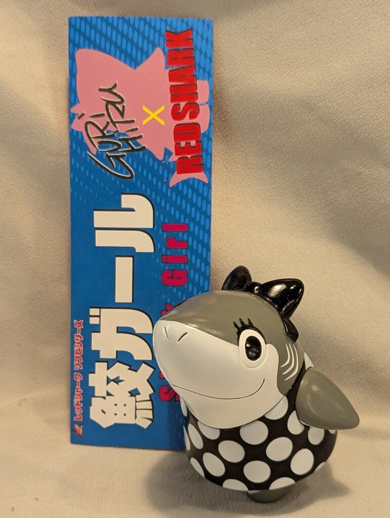 レッドシャークソフビシリーズ　ぴーちモモコデザイン　Eye Girl ソフビ 11月1日(水)18時より抽選開始】【レッドシャーク】Eye Girl