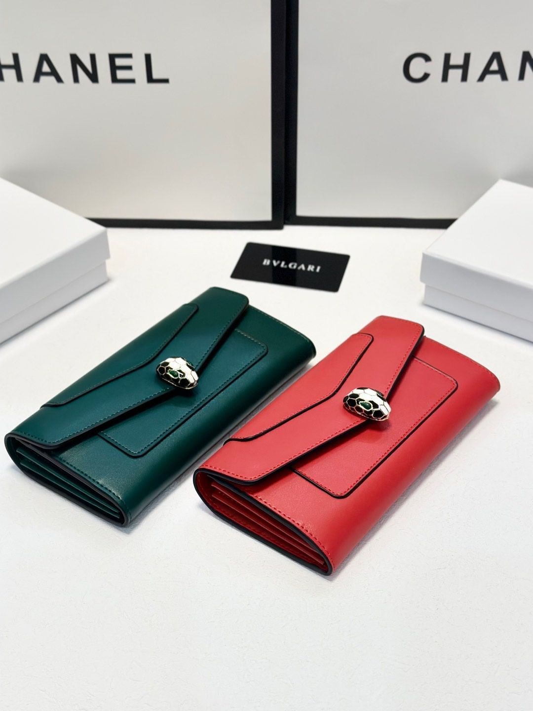 BVLGARI ブラックカーフレザー 三つ折り財布　32384 レディース上品 財布 レディース 三つ折り がま口 コンパクト 小さめ 3つ折り
