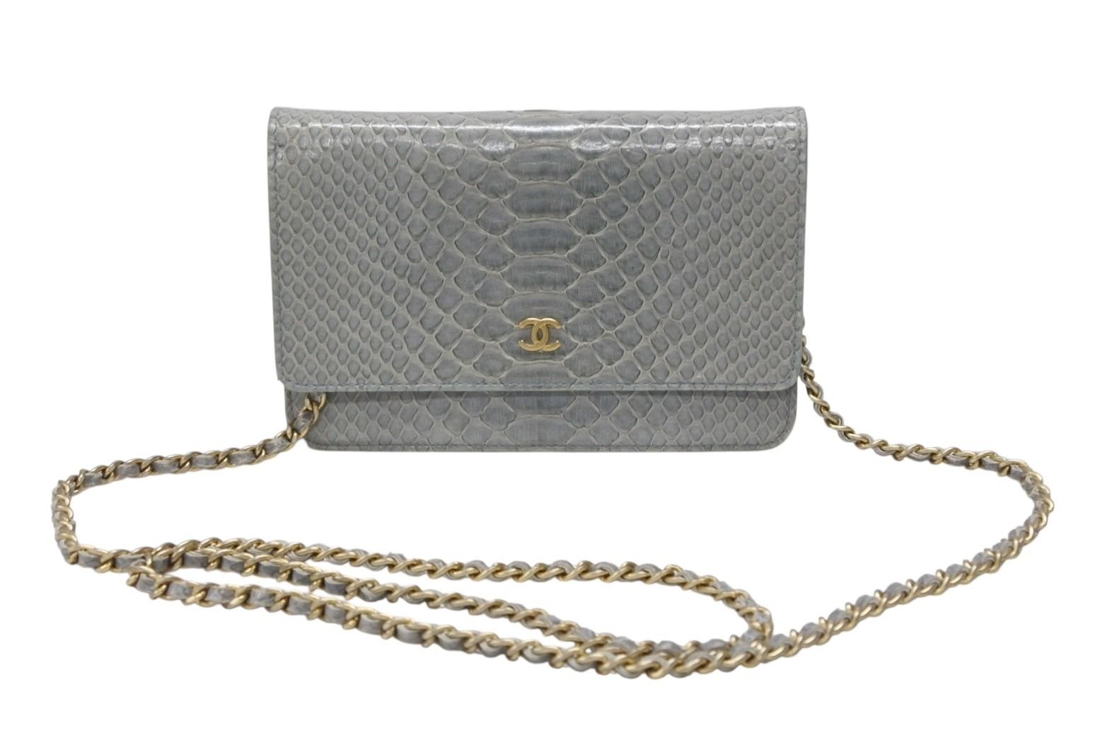 CHANEL シャネル チェーンショルダーウォレット 18番台 長財布 ココマーク パイソンレザー ブルーグレー 4b008391