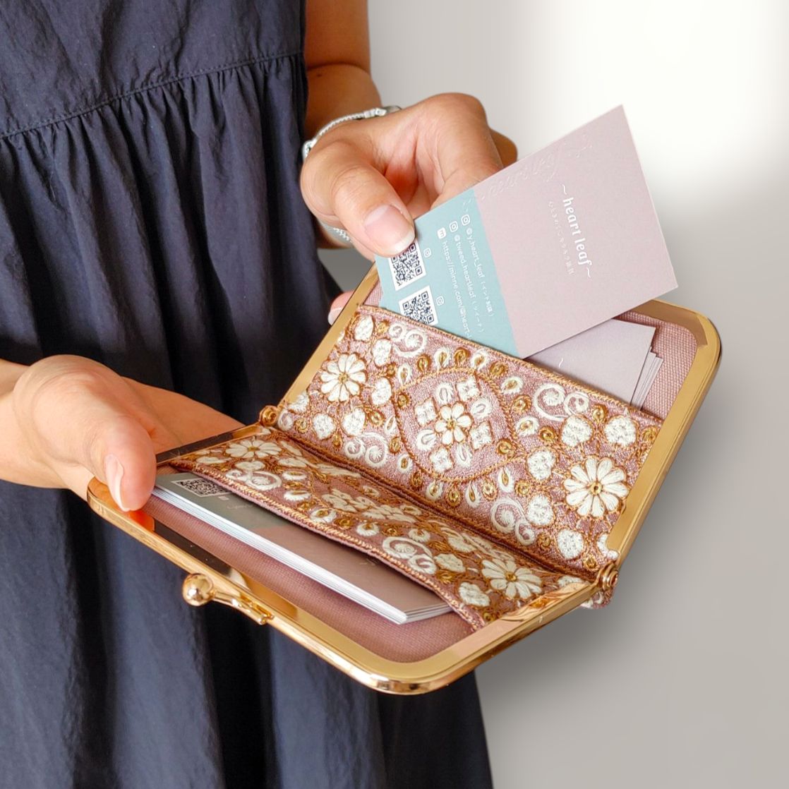 【人気No.1】名刺入れ・クレジットカードケース(ピンク)『No.232  インド刺繍リボンカードケース』『作家のためのカードケース』ショップカードケース 　名刺ケース　がま口カードケース