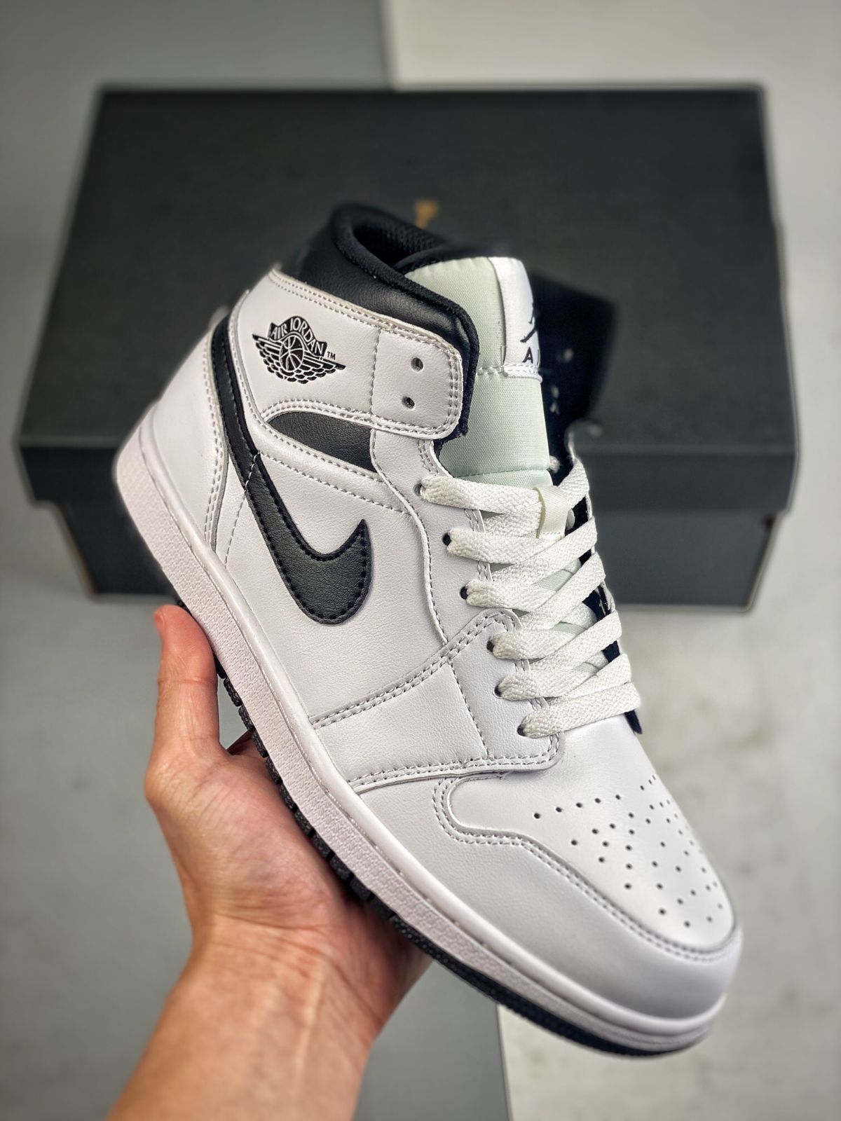 新品未使用品Nike Air Jordan 1 エア ジョーダン 1 MID