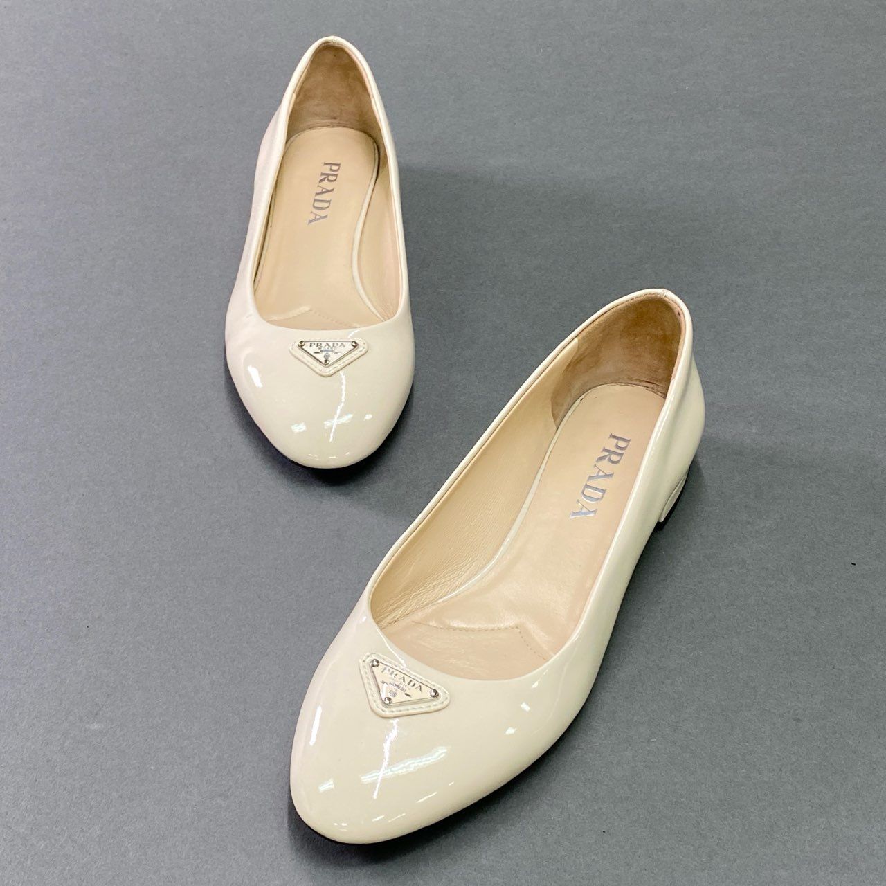 PRADA ベージュ ポインテッドトゥ パンプス 37 PRADA ベージュ ポインテッドトゥ パンプス 37 優待価格[OneLast