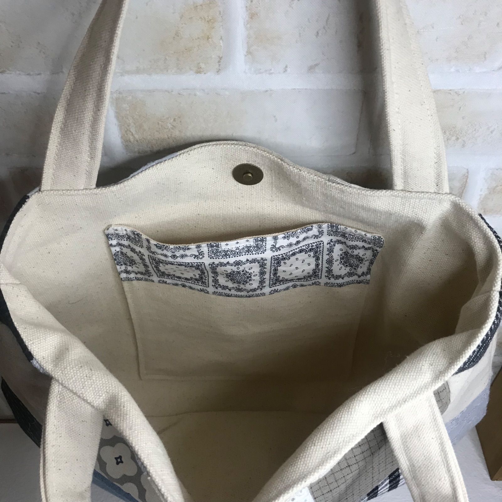 トートバッグ(横幅A4サイズ)ハンドメイド パッチワーク - メルカリ トートバッグ(横幅A4サイズ)ハンドメイド パッチワーク - メルカリ