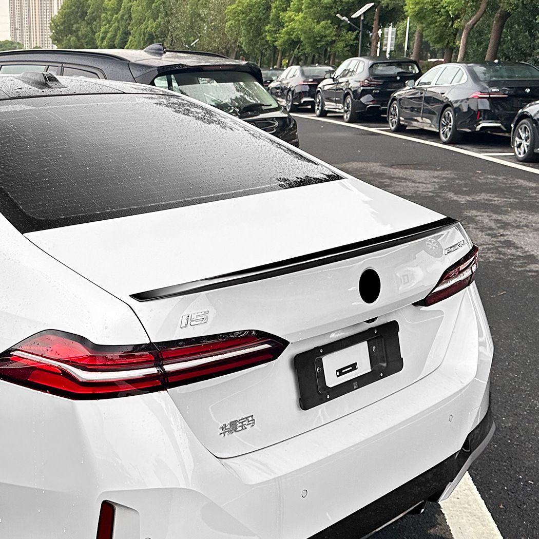 適用 BMW 5シリーズ i5 G60 2025 M5型 テールウィング トップウィング 外装改装 ABS 鋼琴黒 登場 ZZ520