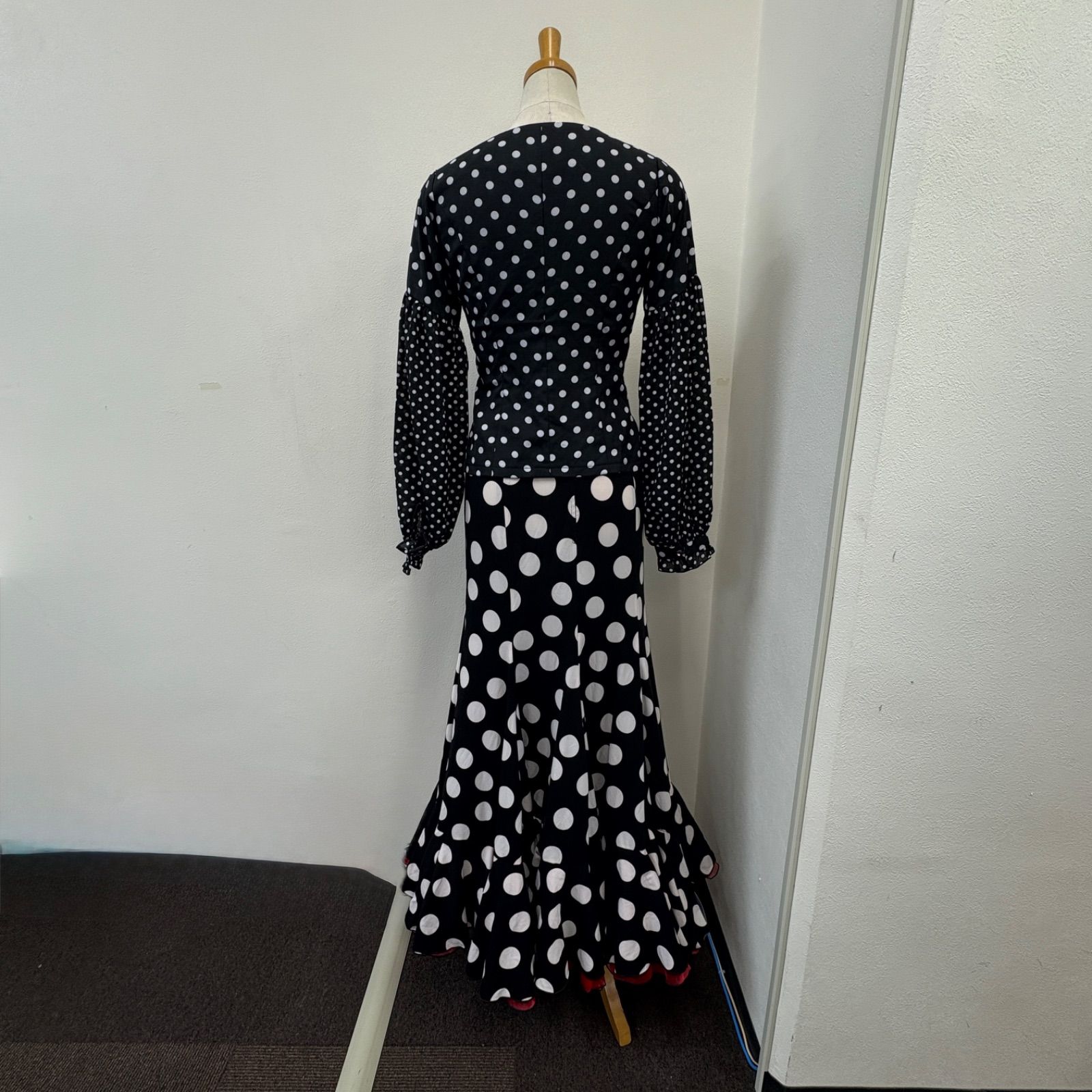 ソニアジョーンズ フラメンコ衣装 ツーピース ブラウス フリル ファルダ 黒 ドット 長袖