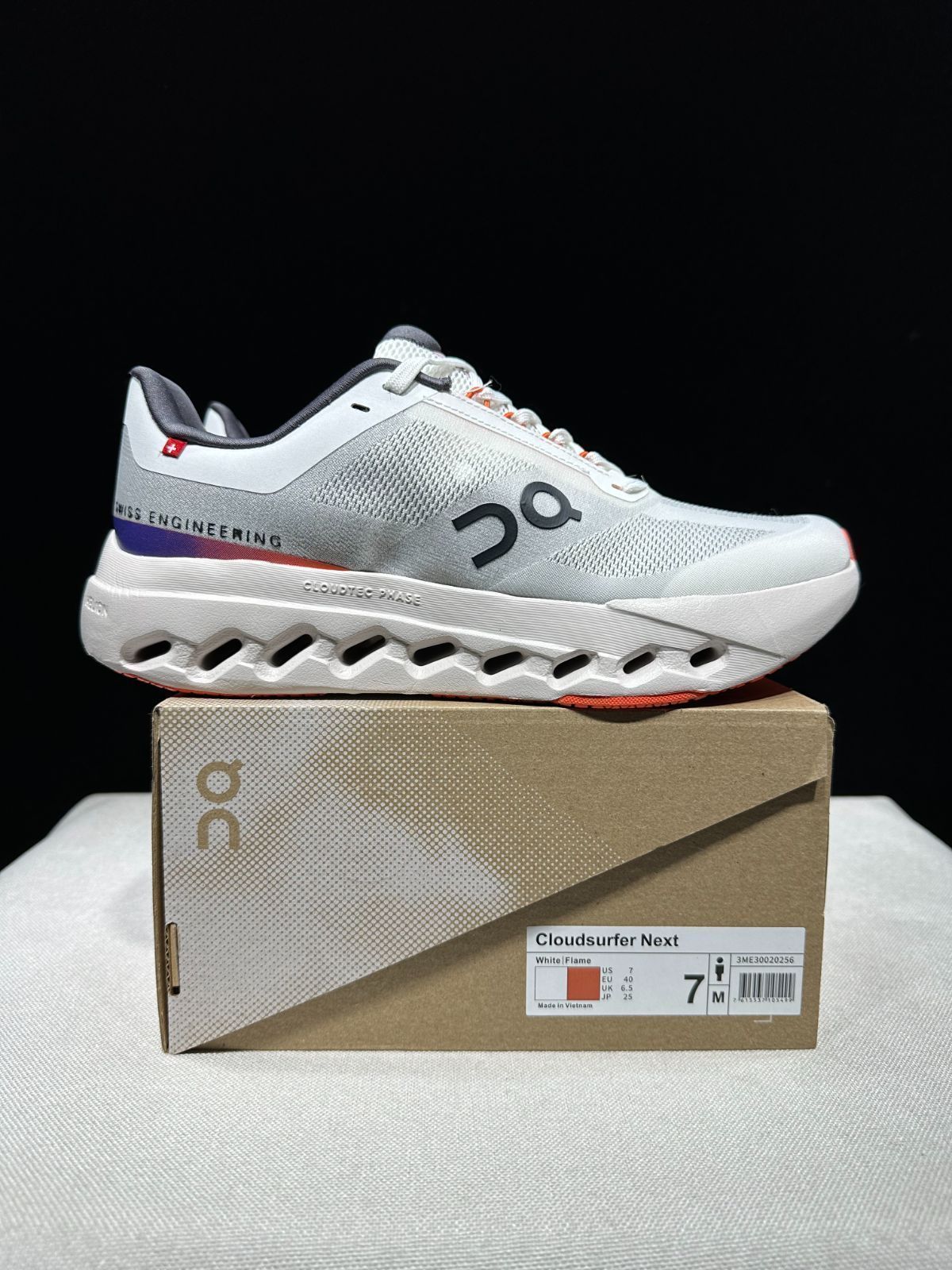 新品箱付き！ On Cloudsurfer White シューズ On Cloudsurfer 1 White | Sand （オン クラウドサーファー