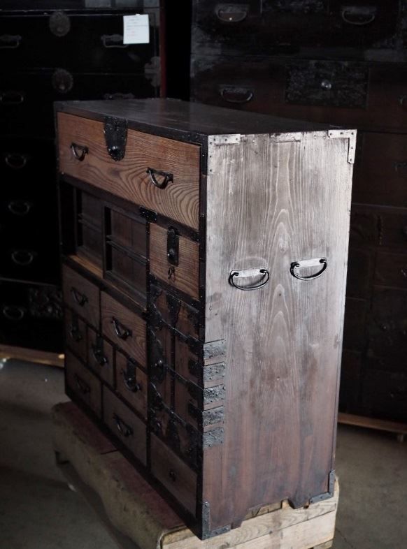 松材フレームと前面欅材