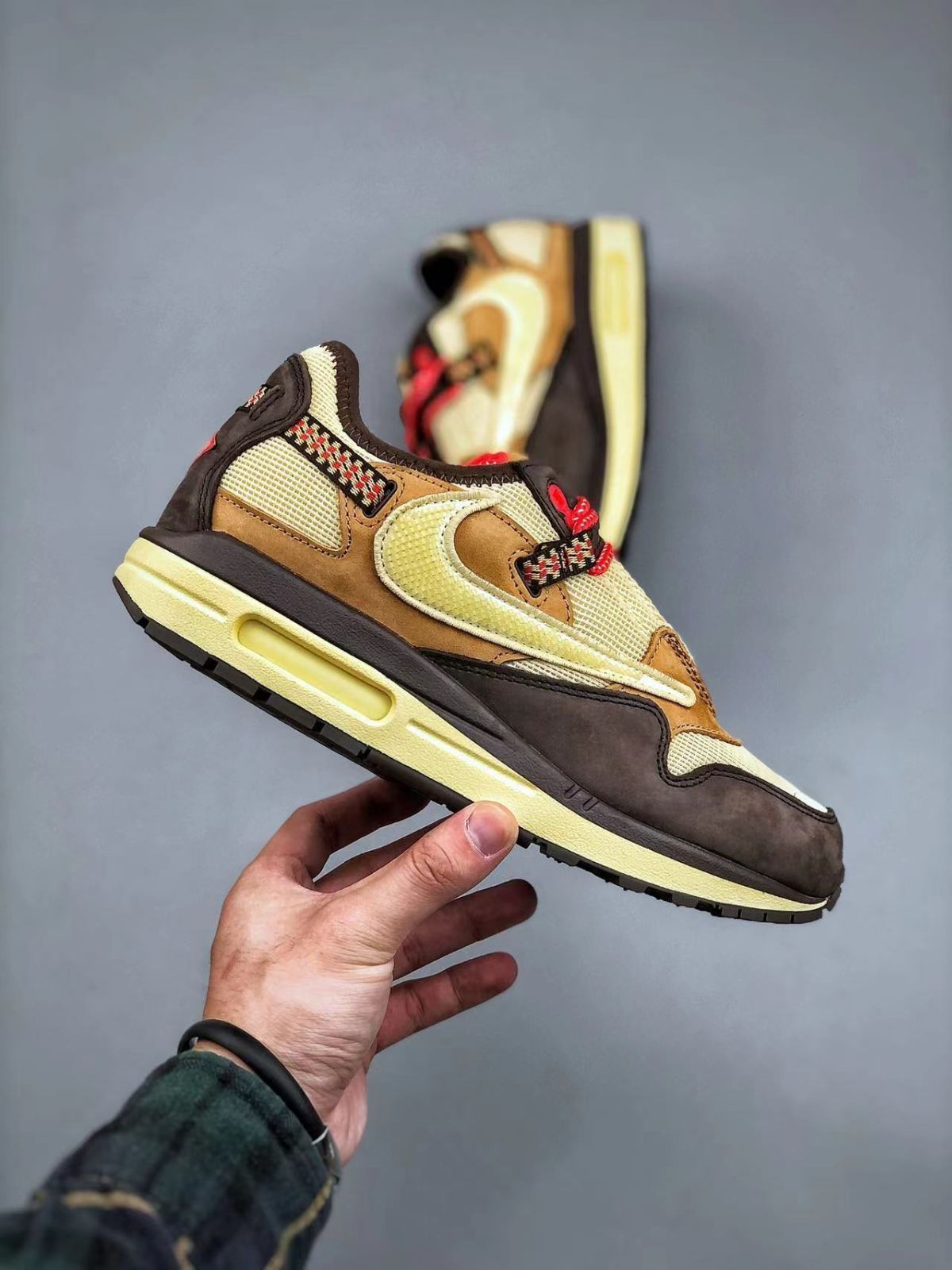 Travis Scott × Nike Air Max 1 ナイキ トラヴィス