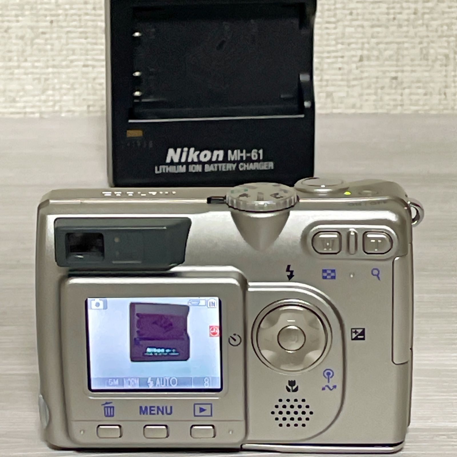 Nikon Coolpix 5200 シルバー【充電器付】 - メルカリ