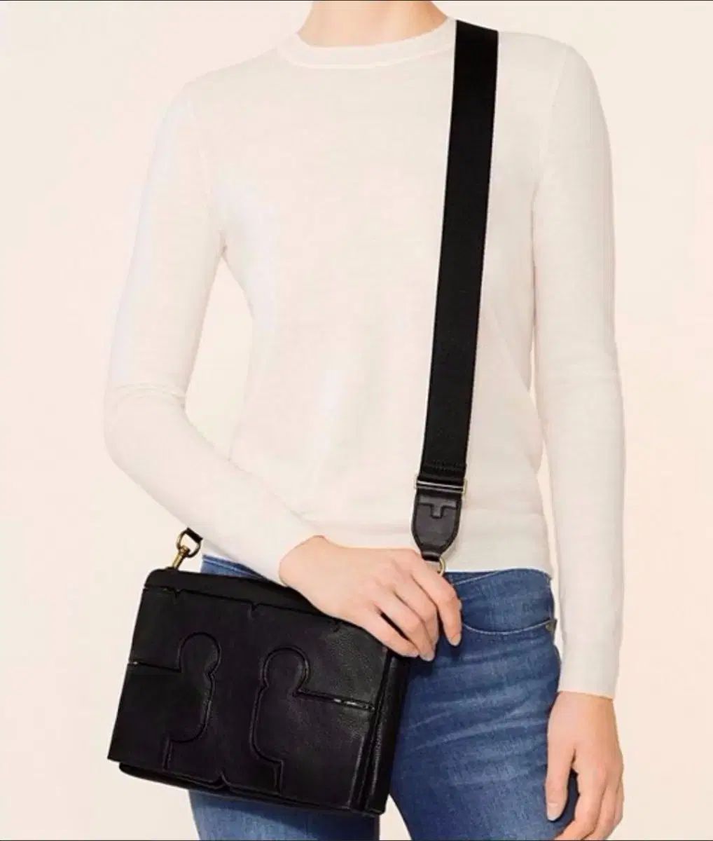 Tory Burch トリーバーチ ハーフ アマンダ クラッチ クロスバッグ