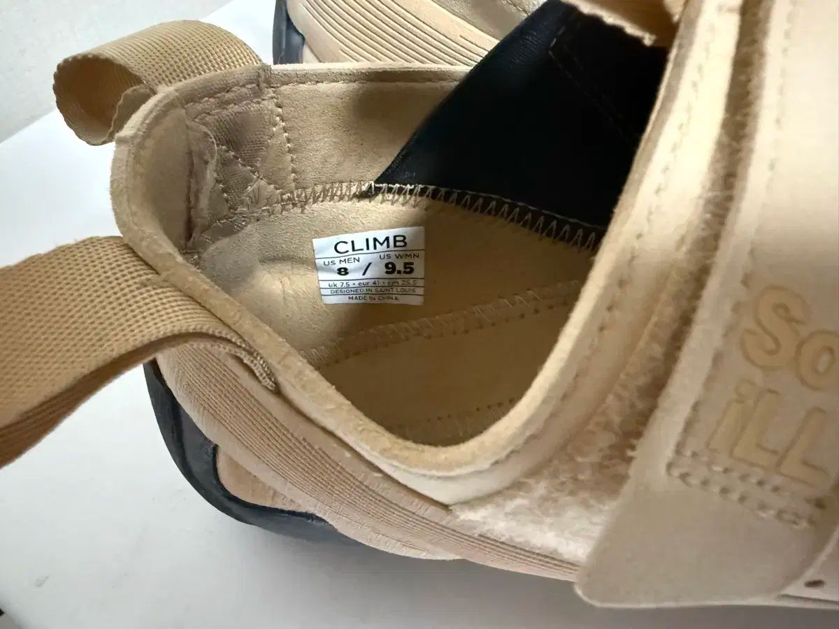 クライミングシューズ